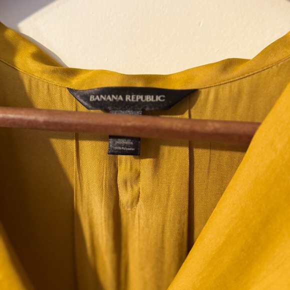 Banana Republic Resort Shirt - Picture 4 of 7